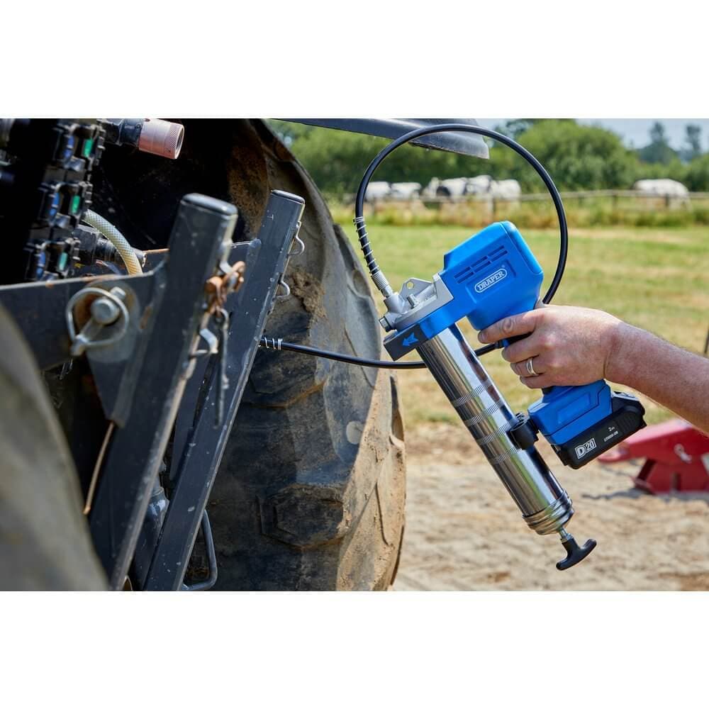 D20 20V Grease Gun Kit 1 X 2.0Ah Battery 1 X Charger (3 Piece) kit 1 03359