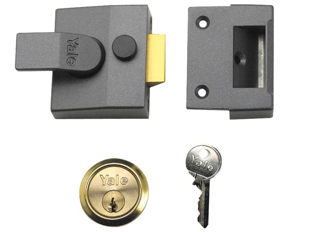 Yale Locks 84 Standard Nightlatch 40mm Backset DMG Finish Box 6.30084E+11