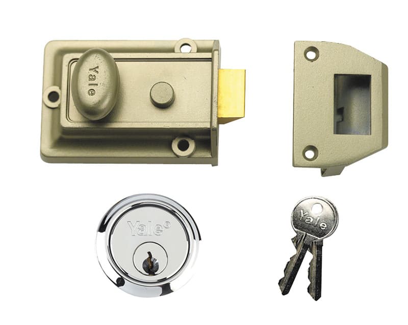 Yale Locks 630077101329 P77 Traditional Nightlatch 60Mm Backset Nickel Brass Finish Sc Cylinder Box