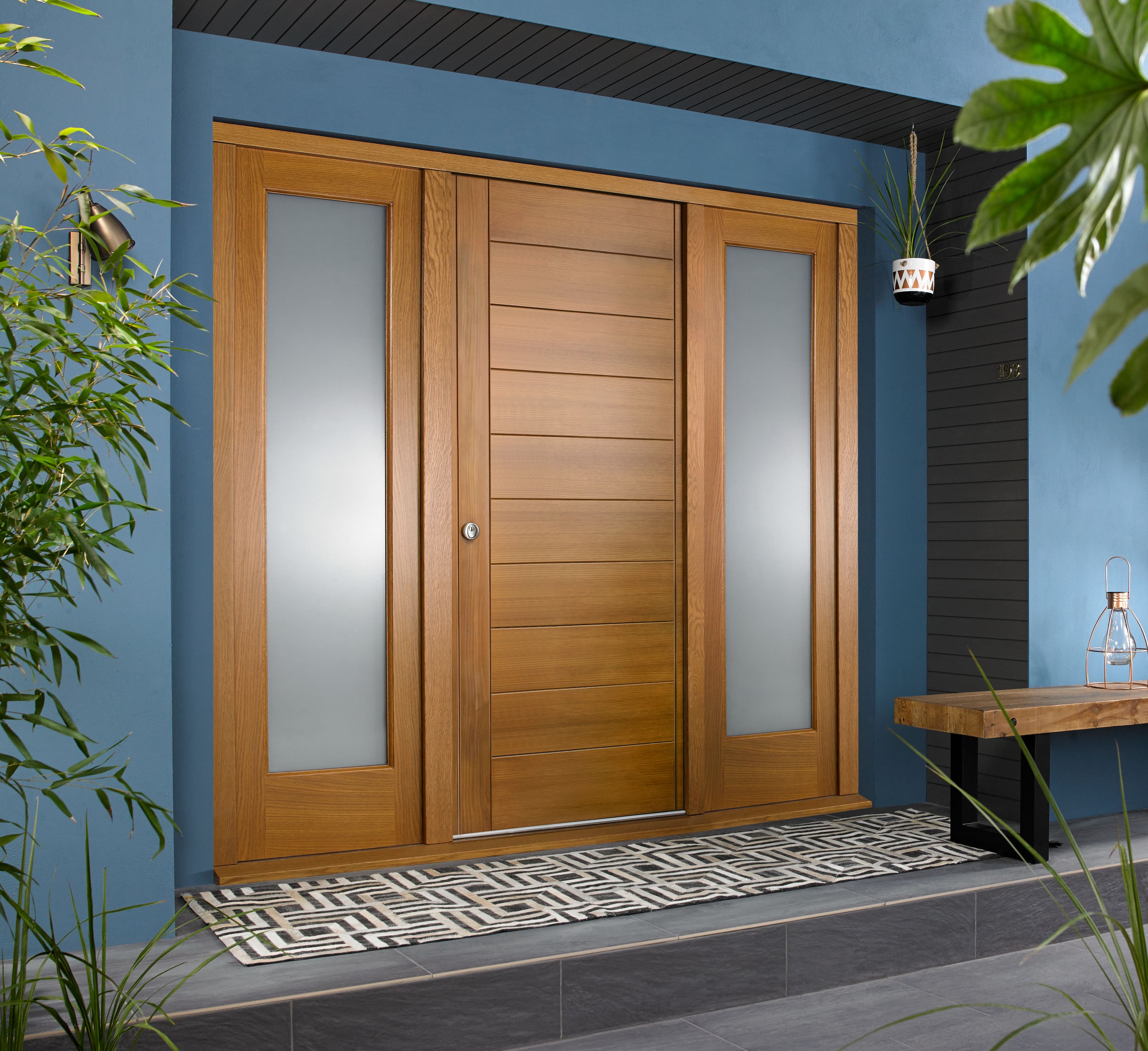 Oslo External Oak Veneer Door 1981 x 838 x 44mm and Frame with 2 Side Lights 610mm Left and Right Hand