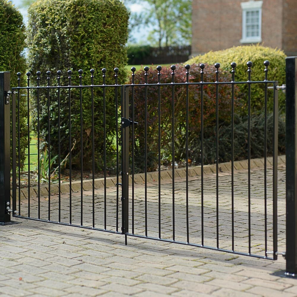 Manor Flat Double Metal Gates 2743mm GAP x 915mm High Zinc & Powder MAZP46