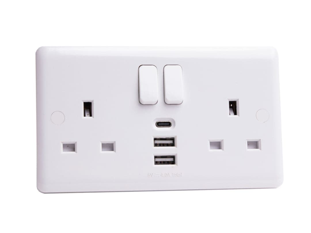 Deta Vimark Switched Socket 2-Gang + 3 USB Ports 13A VC1288