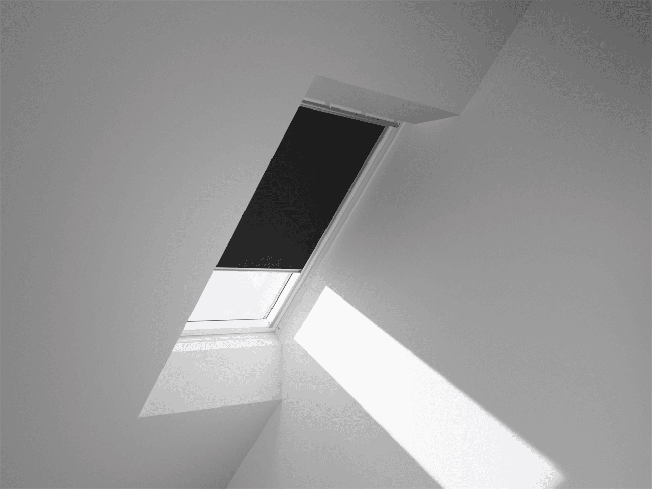 VELUX Manual Blackout Blinds Black 550 x 1180mm