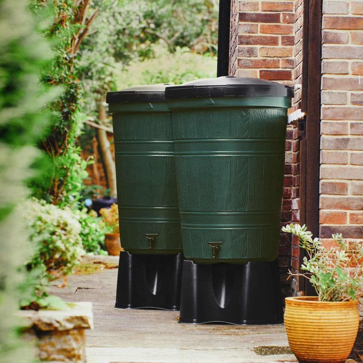 Medium Garden Lake 400L Rainwater Harvesting Kit – 2 x 200L Water Butts with Stands, Diverter & Linking Kit Recycled Plastic Green Straights Manufactu