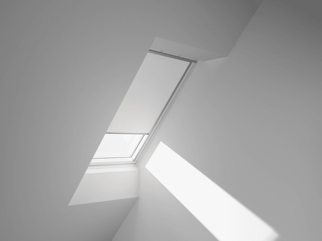 VELUX Blackout Blind White 550 x 980mm